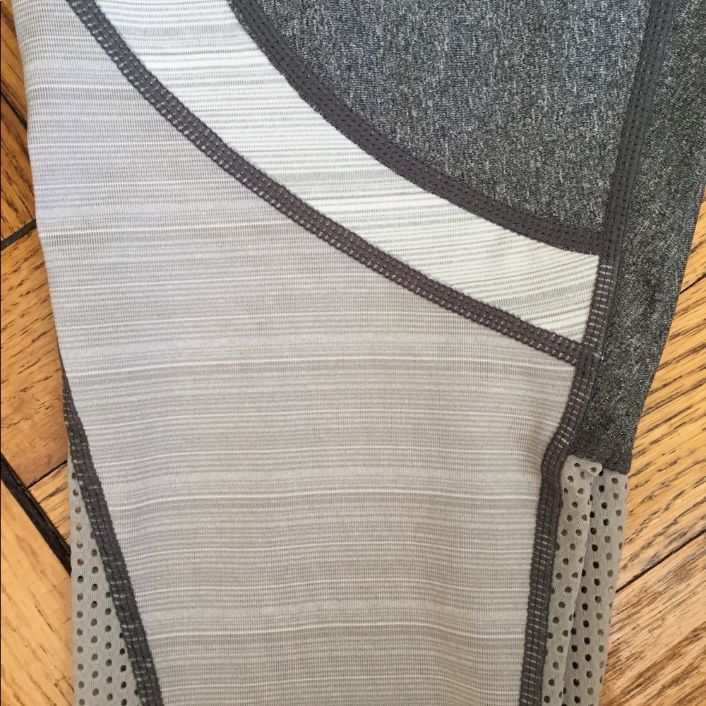 Stellar Grey & White Cropped Leggings  Size S - Picture 6 of 6